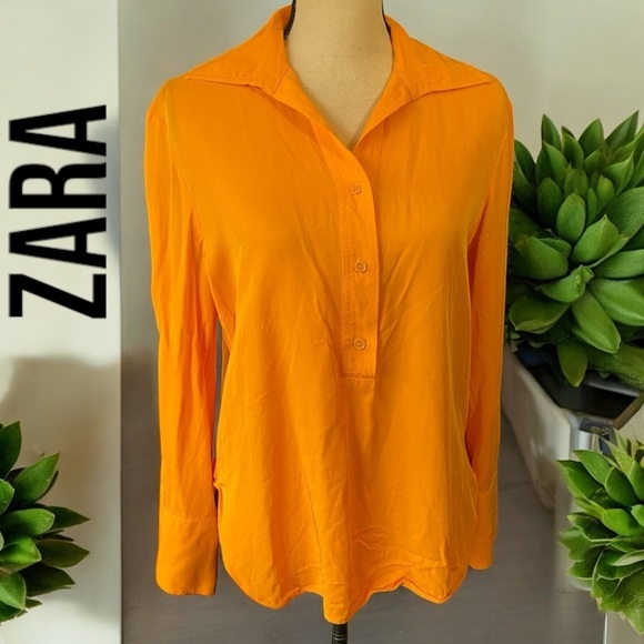 Zara Tops - ZARA-size small silky viscose blend. Oversized Vneck, buttoned front & cuffs EUC